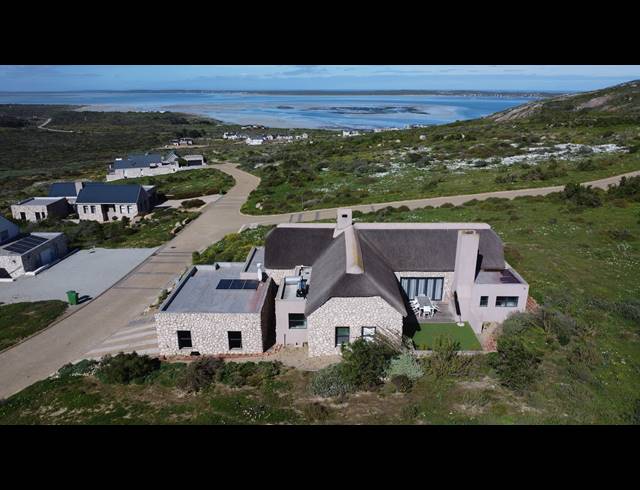 3 BEDROOM VILLA FOR SALE IN SHARK BAY ESTATE